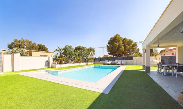 Venta - Detached Villa - Pinar de Campoverde