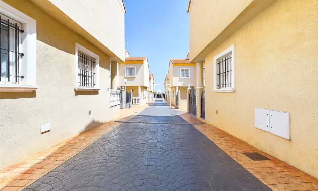 Venta - Semi Detached - Pinar de Campoverde