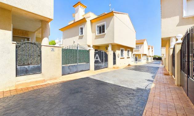 Venta - Semi Detached - Pinar de Campoverde