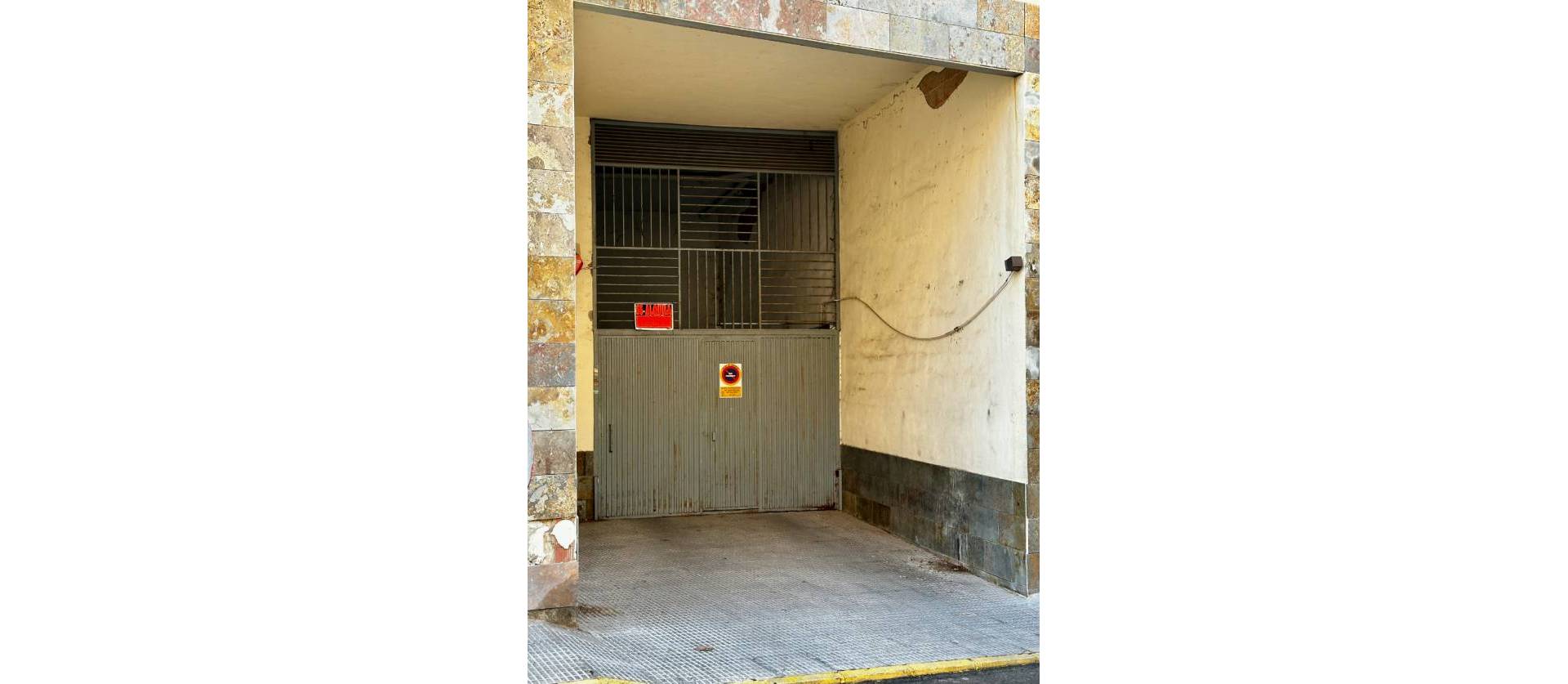 Revente - Commercial - San Miguel de Salinas