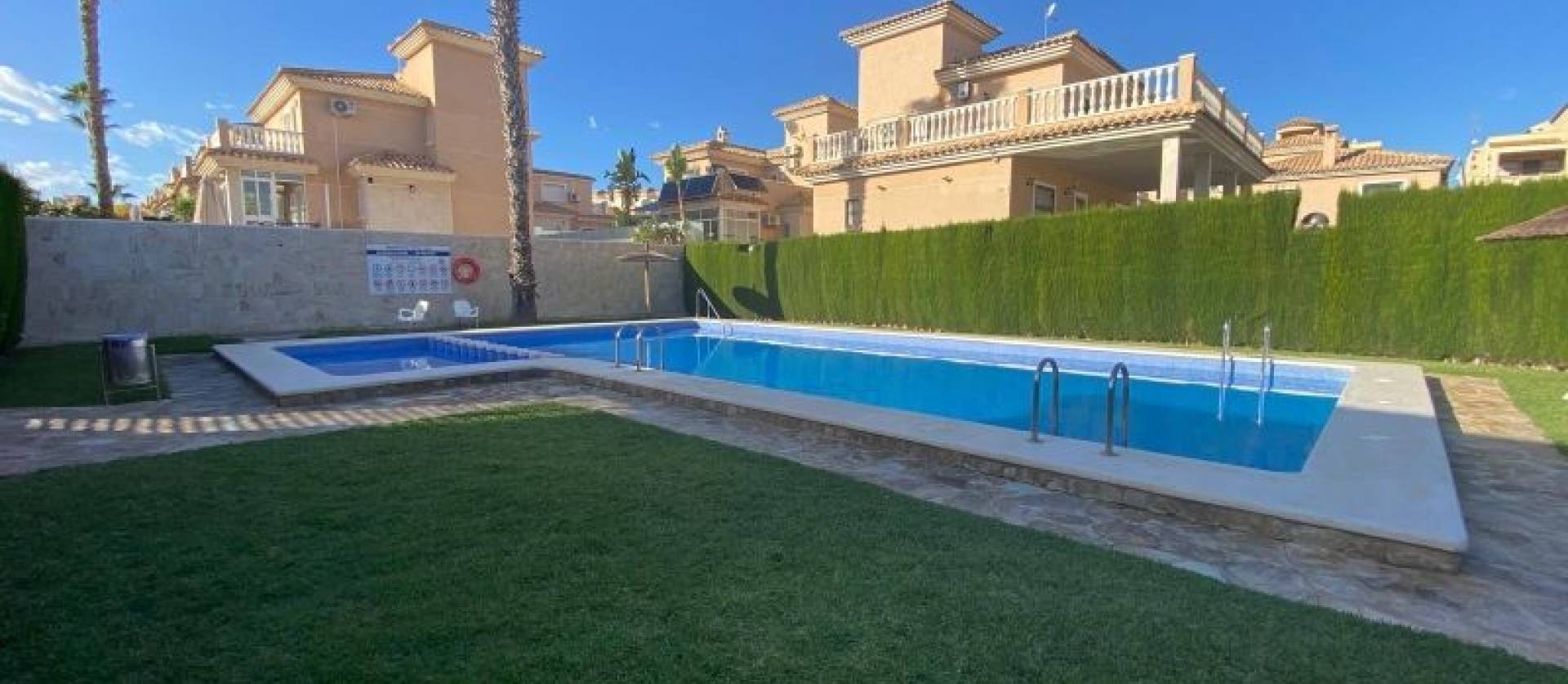 Sale - Villa - Orihuela Costa