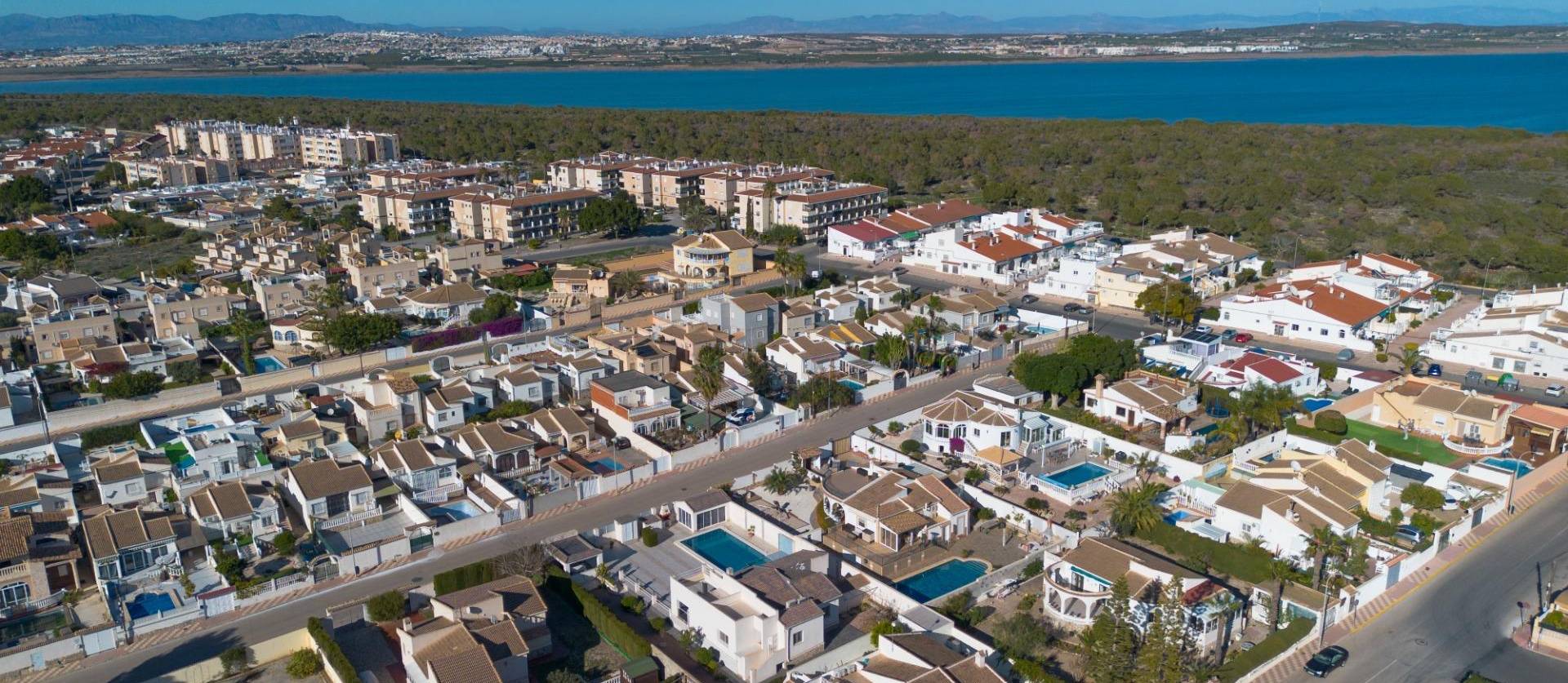 Sale - Villa - Torrevieja - El chaparral