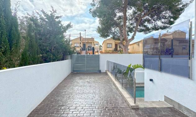 Sale - Villa - Torrevieja - Los Balcones