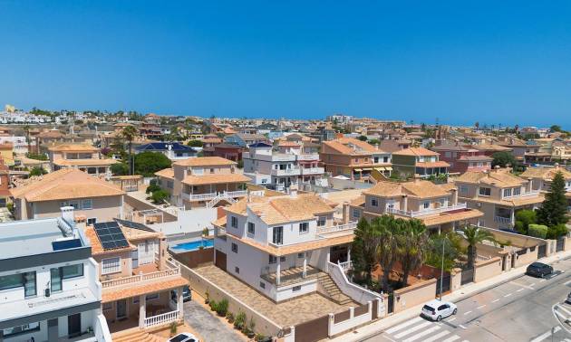 Venta - Villa - Torrevieja - Aguas Nuevas