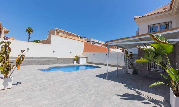 Venta - Villa - Torrevieja - Aguas Nuevas