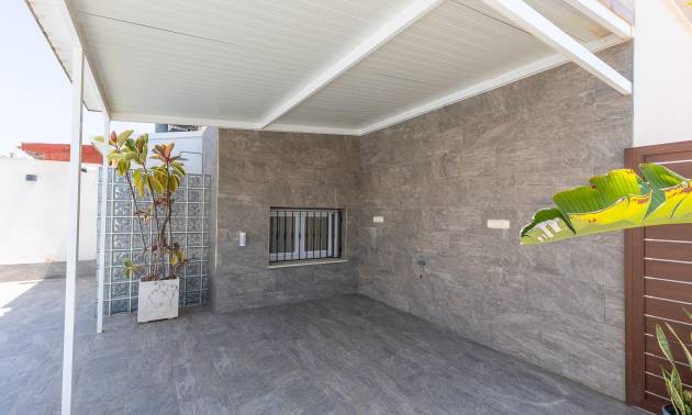 Venta - Villa - Torrevieja - Aguas Nuevas