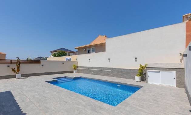 Venta - Villa - Torrevieja - Aguas Nuevas