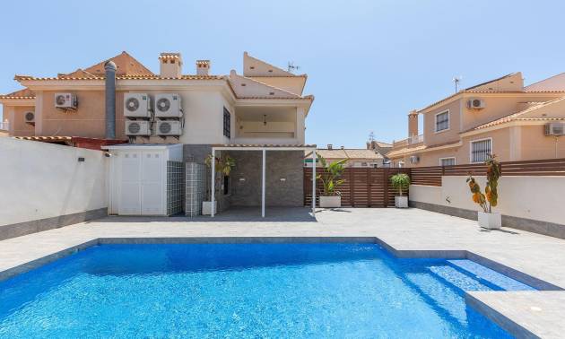 Venta - Villa - Torrevieja - Aguas Nuevas