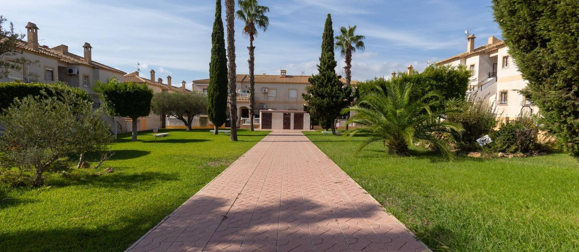 Alquiler a largo plazo - Bungalow - Torrevieja - Zona los Frutales