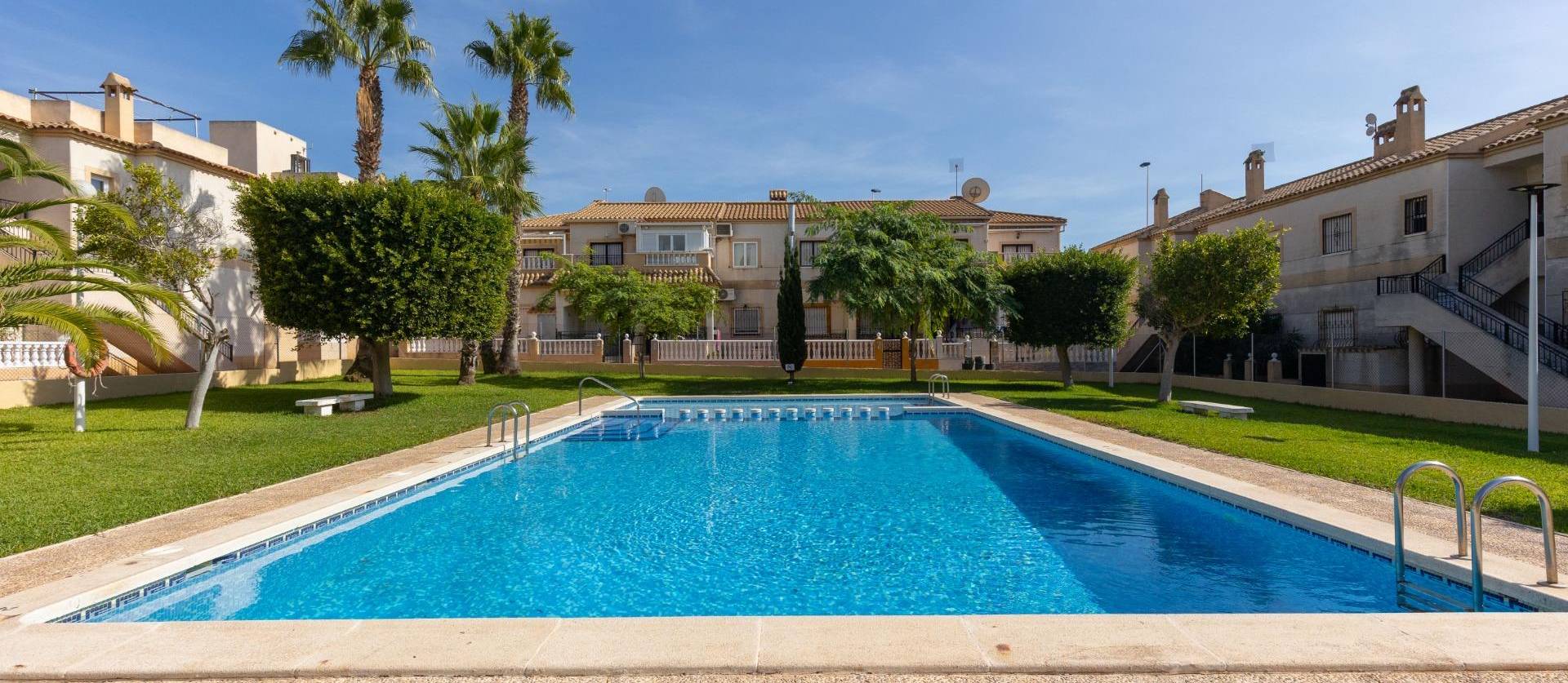 Alquiler a largo plazo - Bungalow - Torrevieja - Zona los Frutales