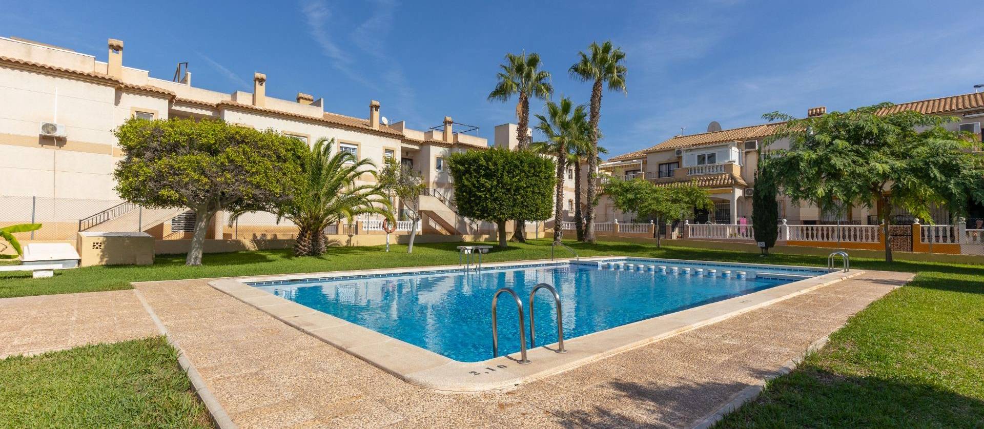 Alquiler a largo plazo - Bungalow - Torrevieja - Zona los Frutales