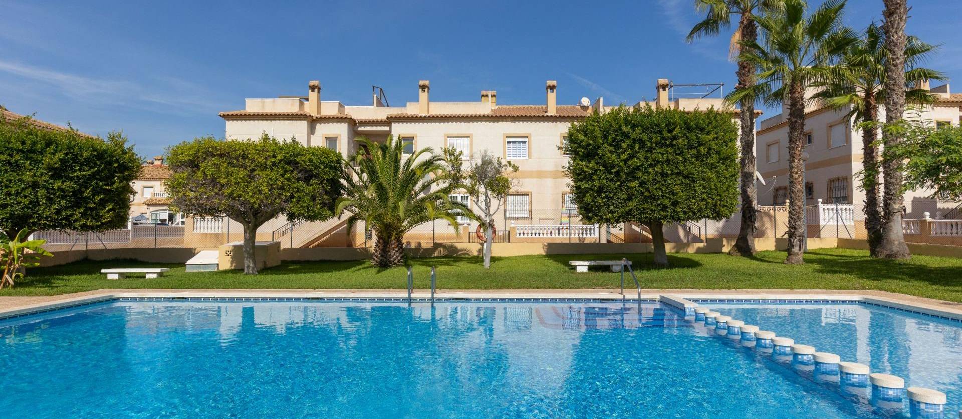 Alquiler a largo plazo - Bungalow - Torrevieja - Zona los Frutales