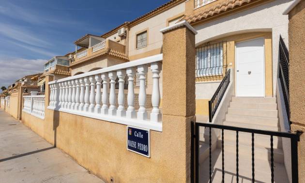 Alquiler a largo plazo - Bungalow - Torrevieja - Zona los Frutales