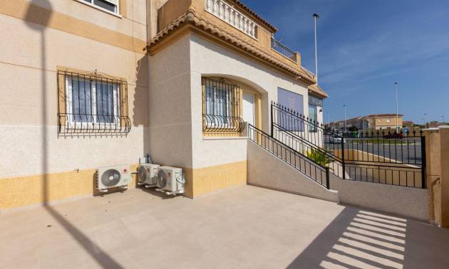 Alquiler a largo plazo - Bungalow - Torrevieja - Zona los Frutales