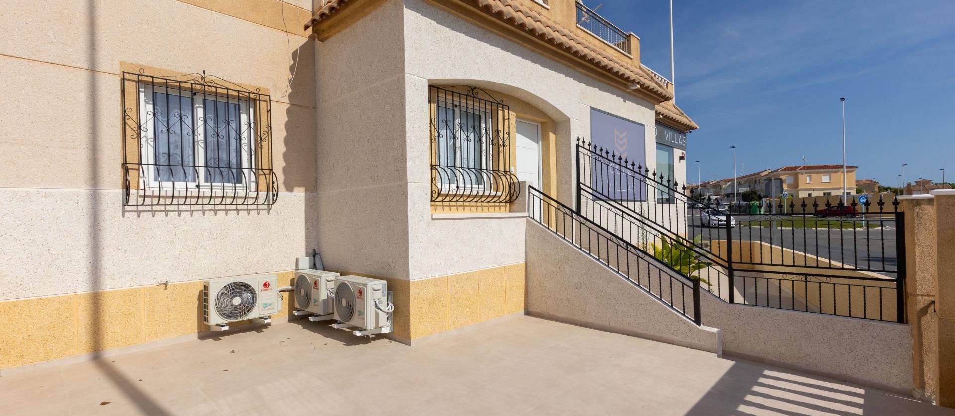 Alquiler a largo plazo - Bungalow - Torrevieja - Zona los Frutales