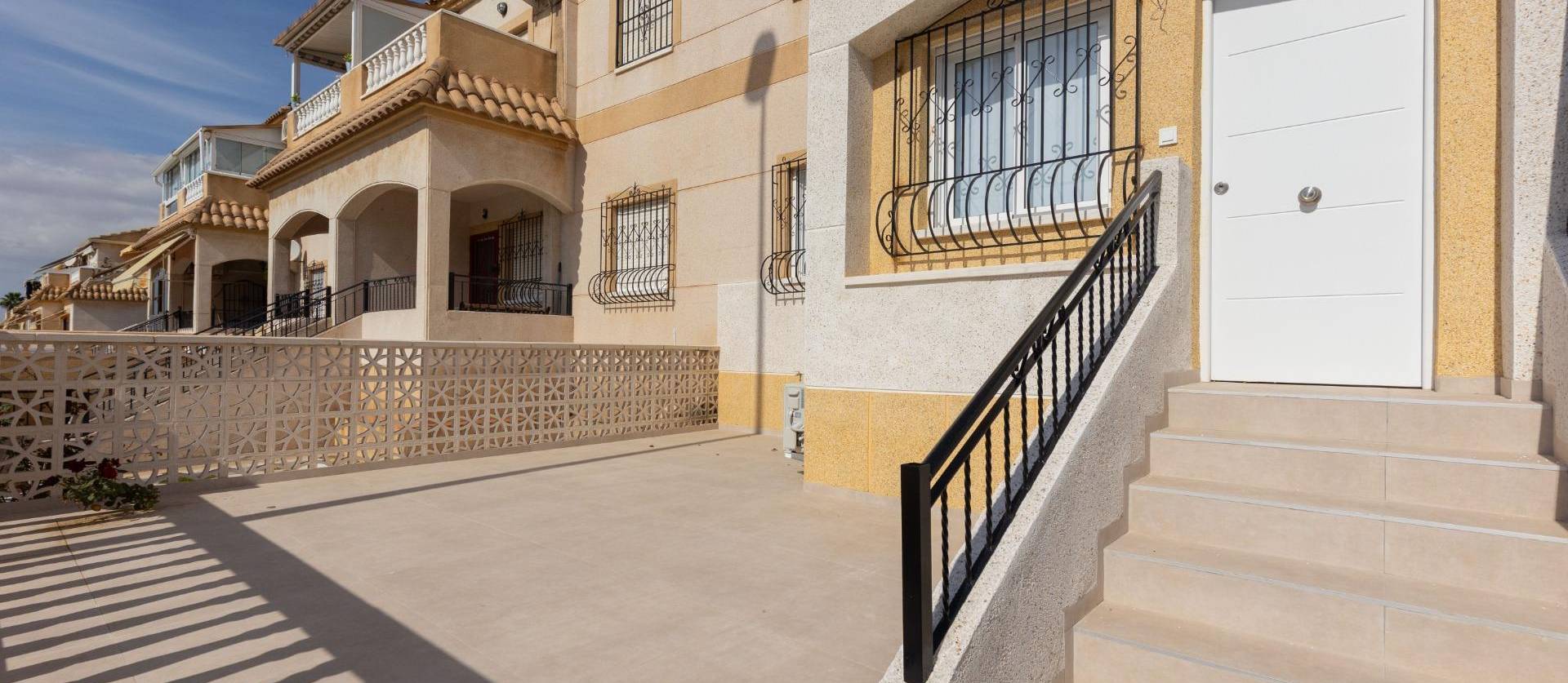 Alquiler a largo plazo - Bungalow - Torrevieja - Zona los Frutales