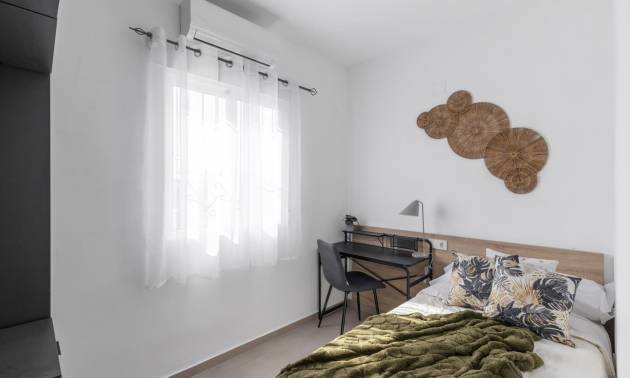 Alquiler a largo plazo - Bungalow - Torrevieja - Zona los Frutales