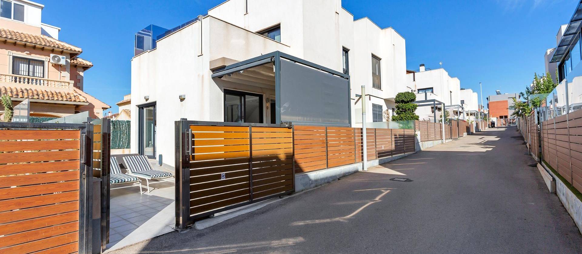 Venta - Villa - Torrevieja - Sector 25