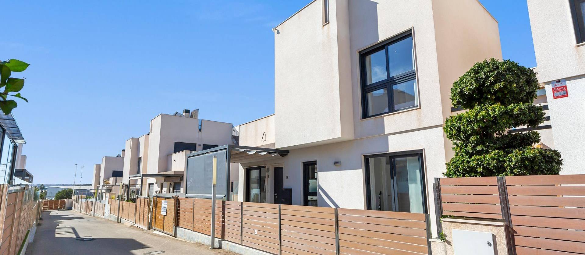 Venta - Villa - Torrevieja - Sector 25