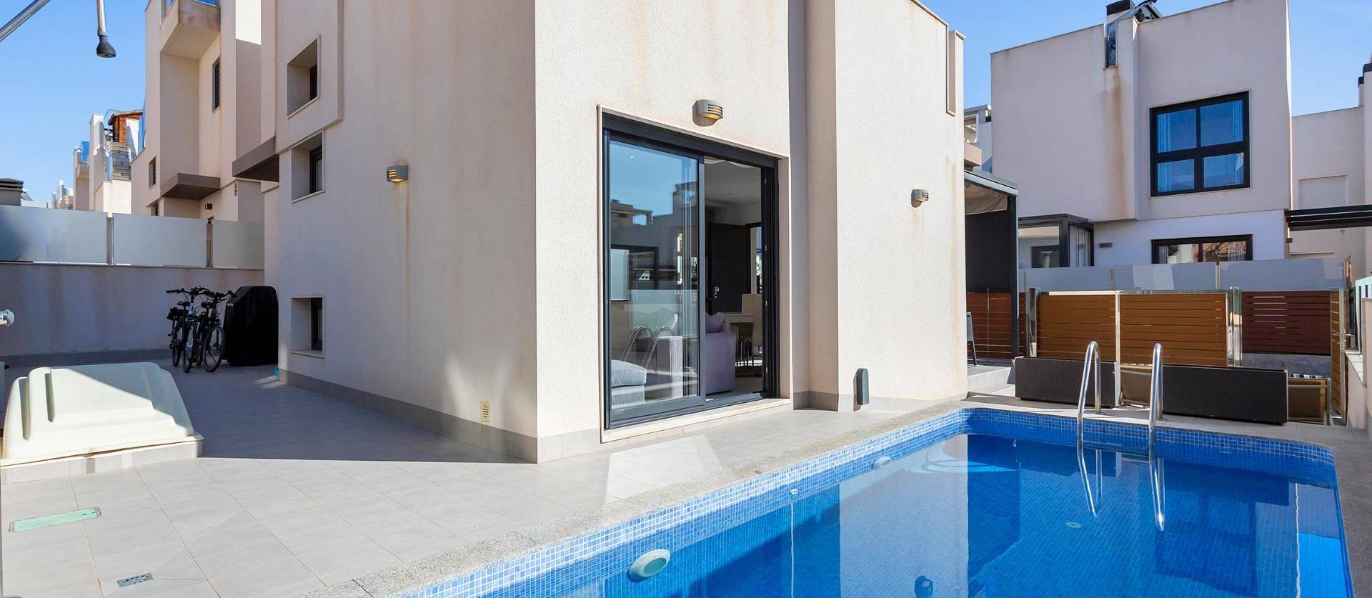 Venta - Villa - Torrevieja - Sector 25