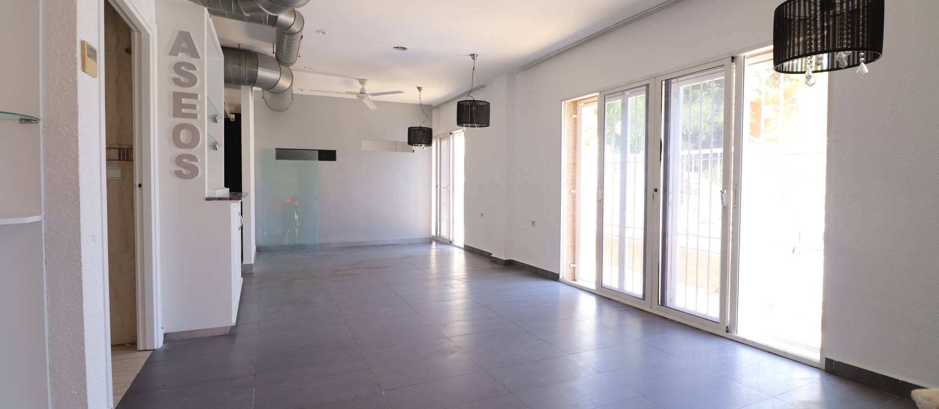 Revente - Commercial - Ciudad Quesada