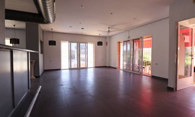 Revente - Commercial - Ciudad Quesada