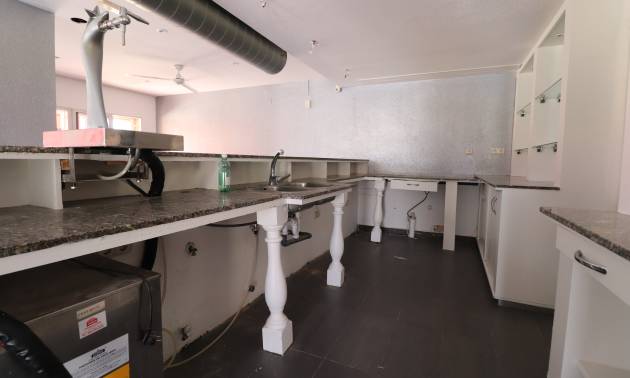 Revente - Commercial - Ciudad Quesada