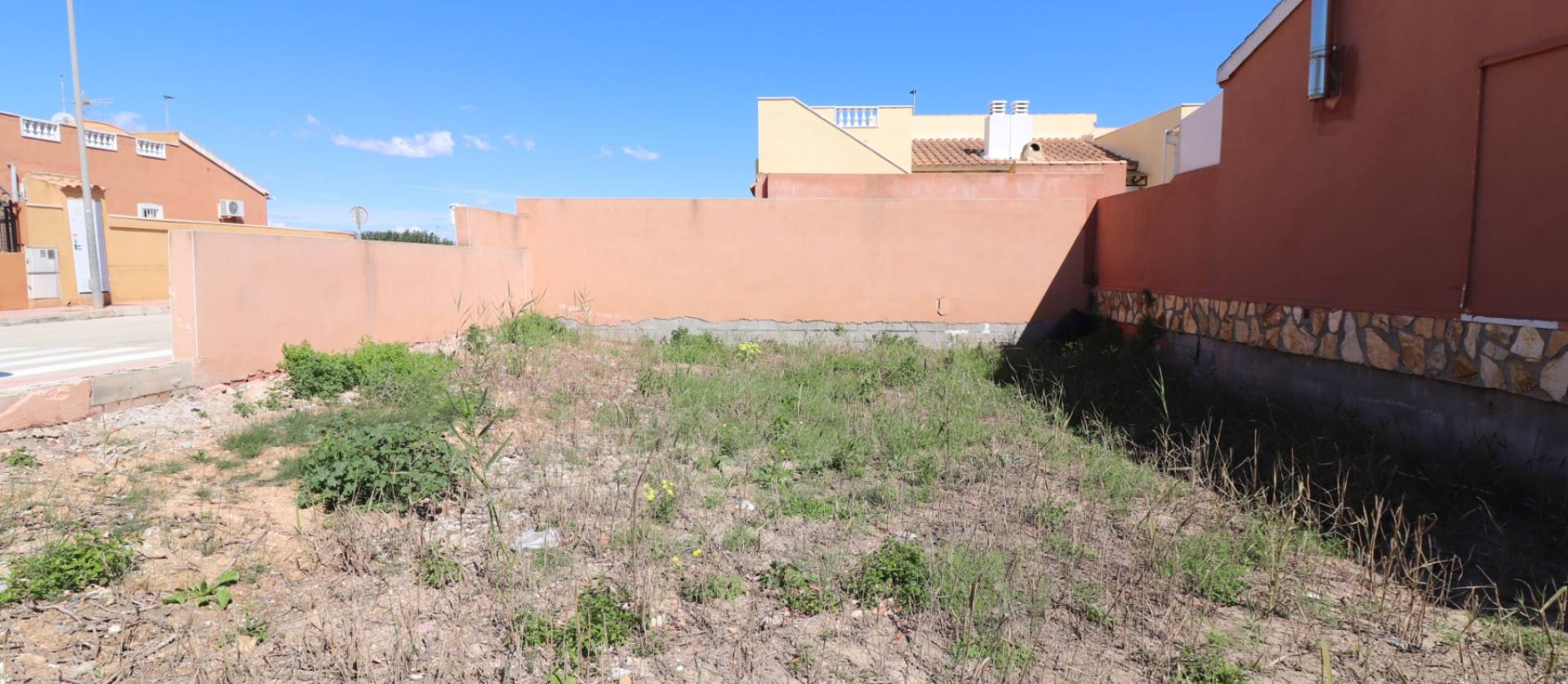 Sale - Land - Daya Nueva