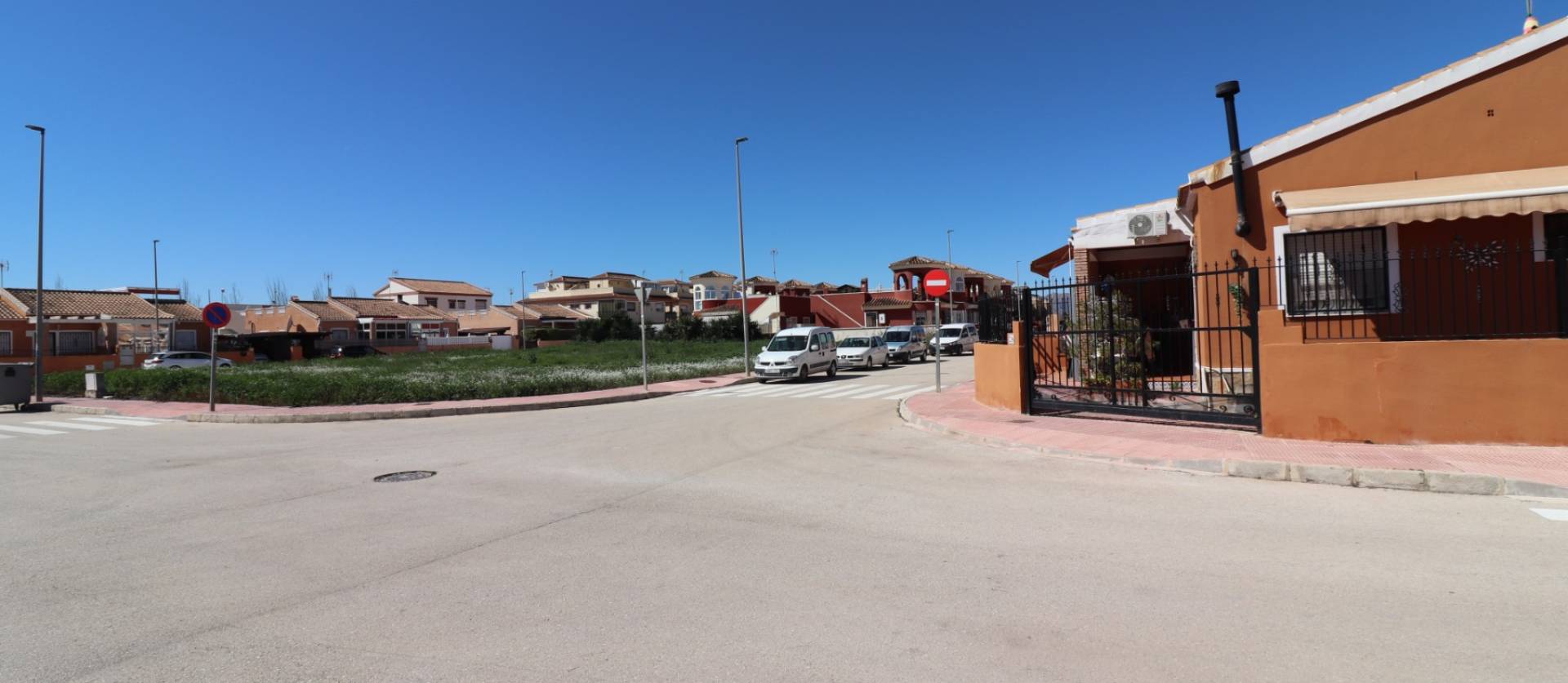 Sale - Land - Daya Nueva