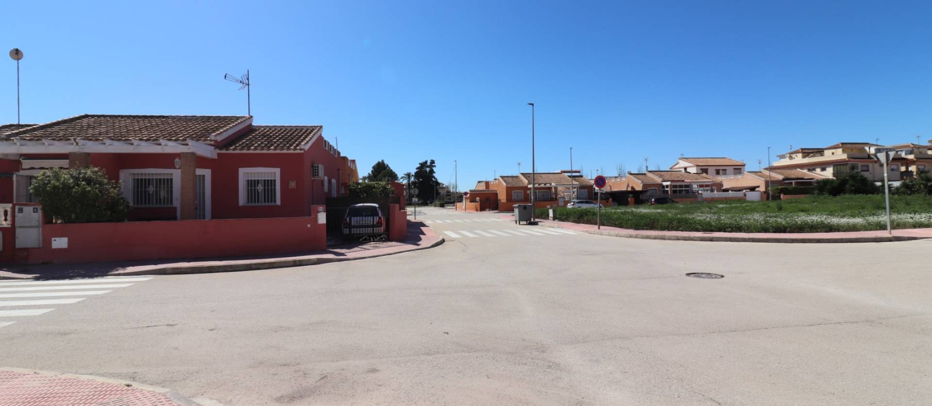 Sale - Land - Daya Nueva