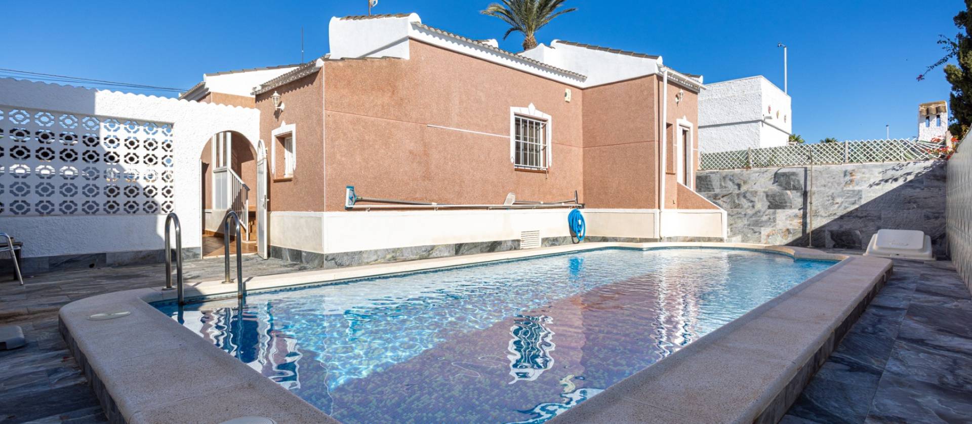 Sale - Villa - Torrevieja - Urbanización San Luis
