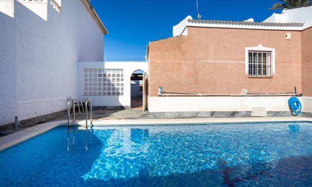 Sale - Villa - Torrevieja - Urbanización San Luis