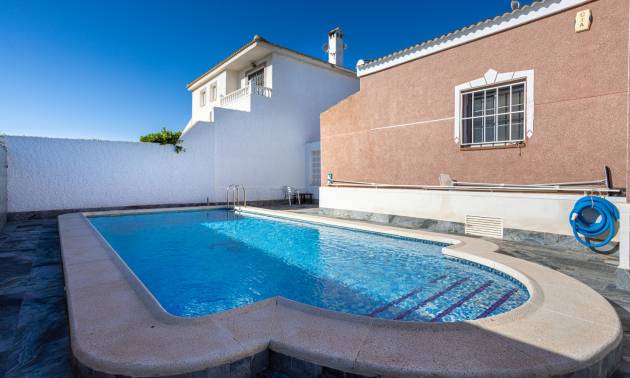 Sale - Villa - Torrevieja - Urbanización San Luis