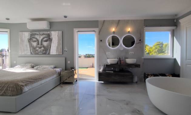 Sale - Villa - El Mudamiento