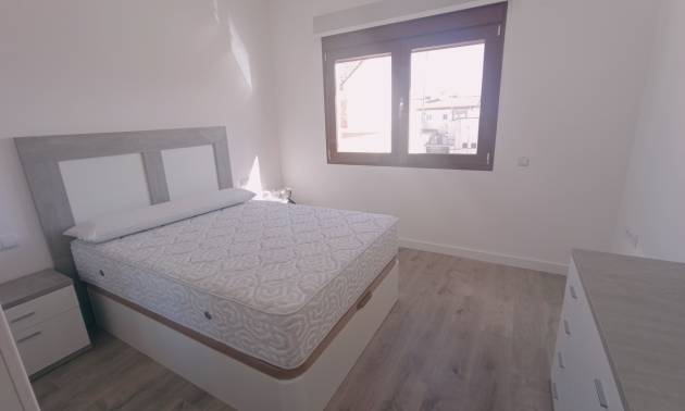 Sale - Townhouse - Roldan