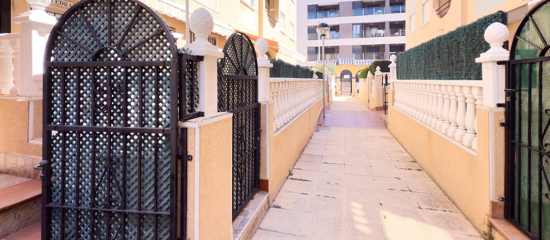 Sale - Ground Floor - Torrevieja - La Mata pueblo