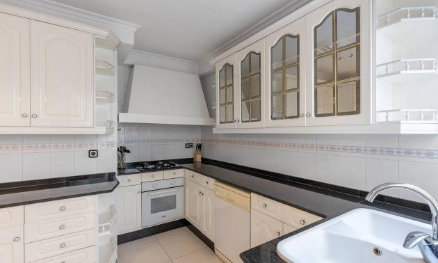 Sale - Apartment - Torrevieja - Paseo maritimo