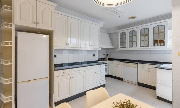 Sale - Apartment - Torrevieja - Paseo maritimo