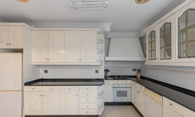 Sale - Apartment - Torrevieja - Paseo maritimo