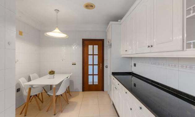 Sale - Apartment - Torrevieja - Paseo maritimo