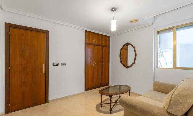 Sale - Apartment - Torrevieja - Paseo maritimo