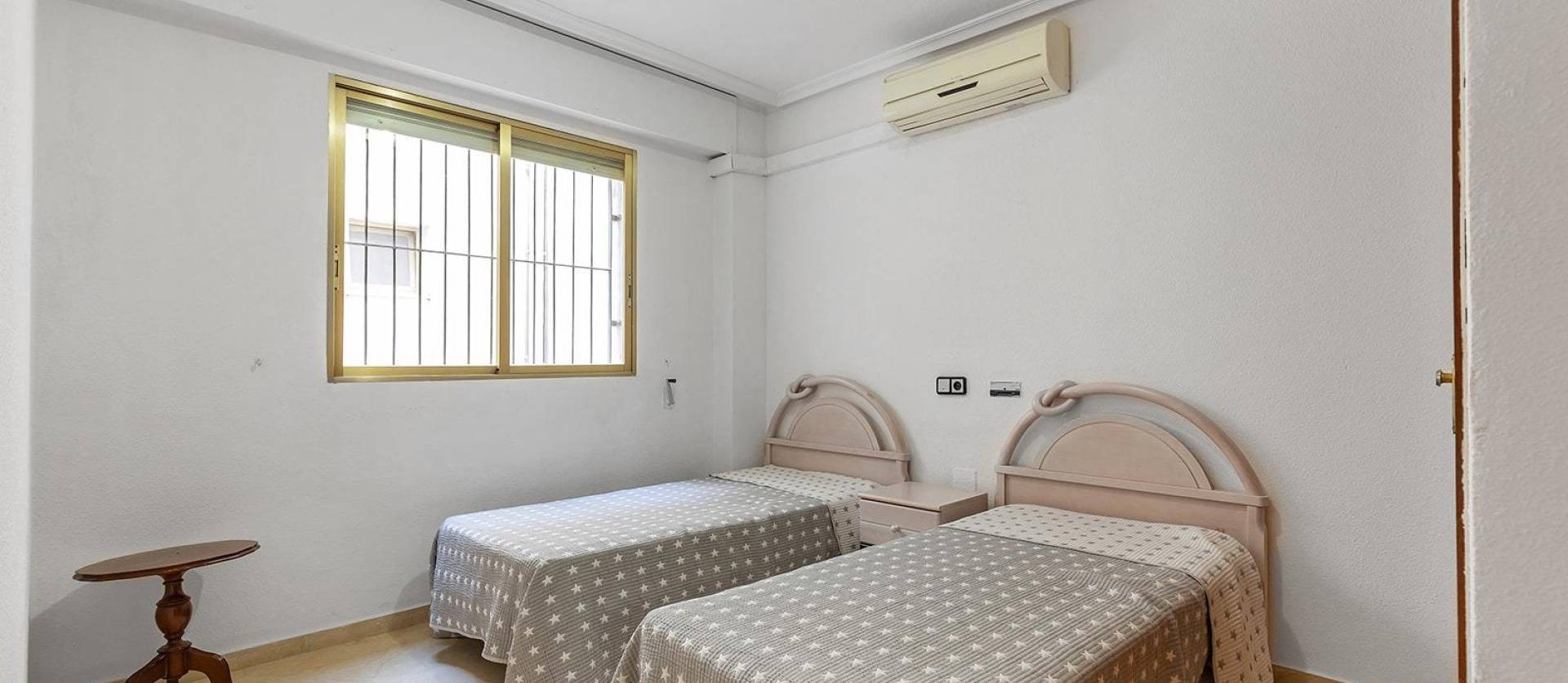 Sale - Apartment - Torrevieja - Paseo maritimo