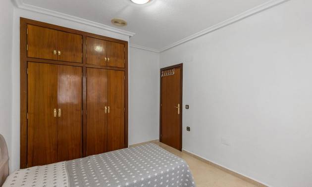 Sale - Apartment - Torrevieja - Paseo maritimo