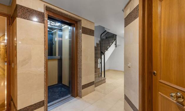 Sale - Apartment - Torrevieja - Paseo maritimo