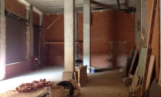 Revente - Commercial - Los Montesinos