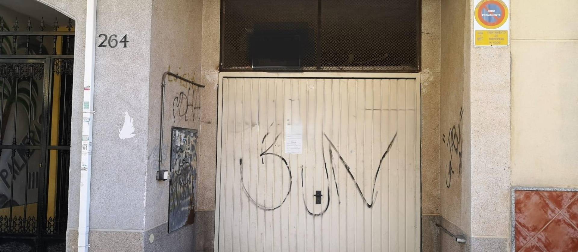 Sale - Commercial - Torrevieja - Playa de los locos