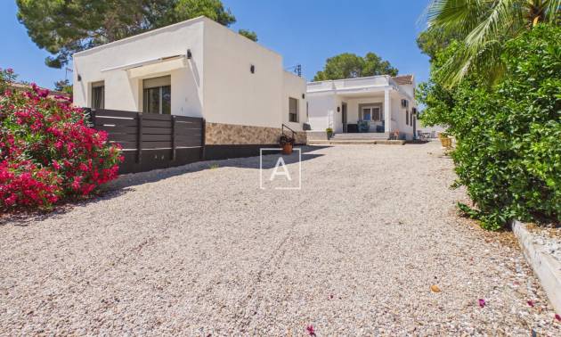 Sale - 4. House - Detached Villa - Pinar de Campoverde