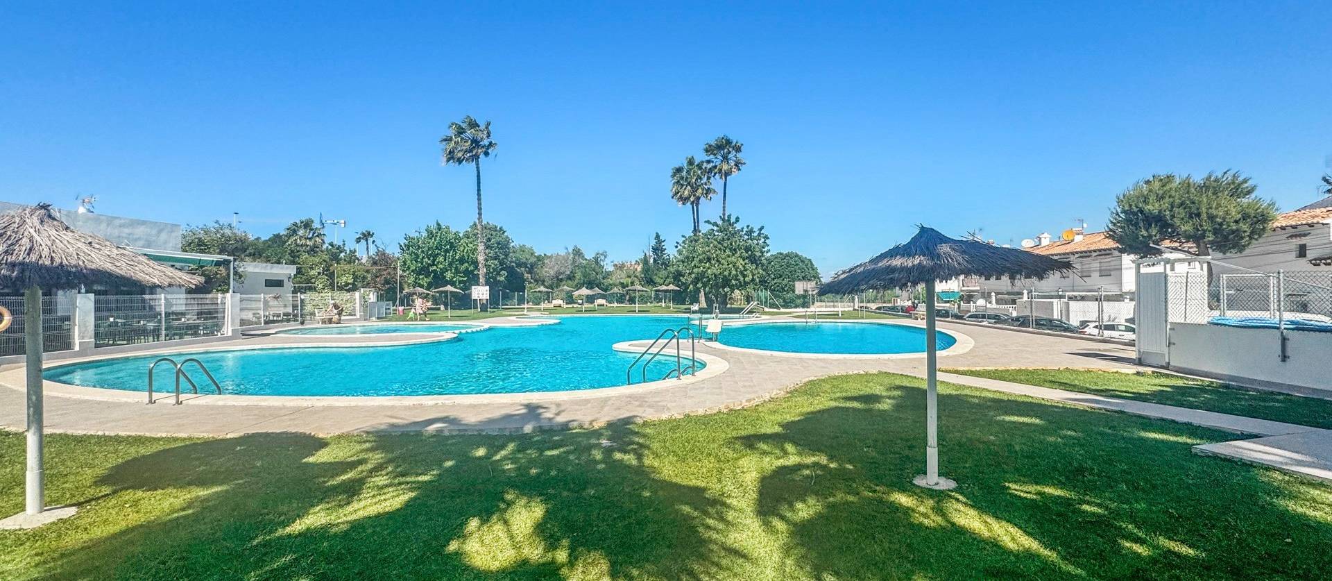 Sale - Bungalow - Torrevieja - Los Balcones