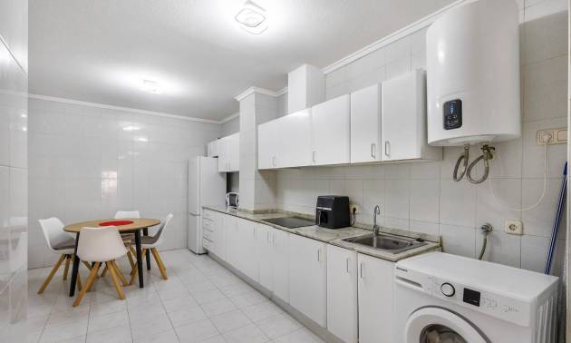 Sale - Ground Floor - Torrevieja - Centro