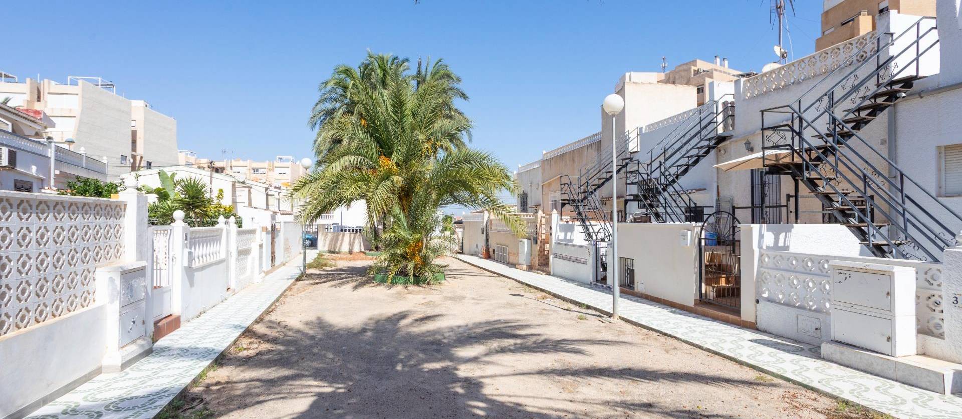 Sale - Bungalow - Torrevieja - Torre del moro